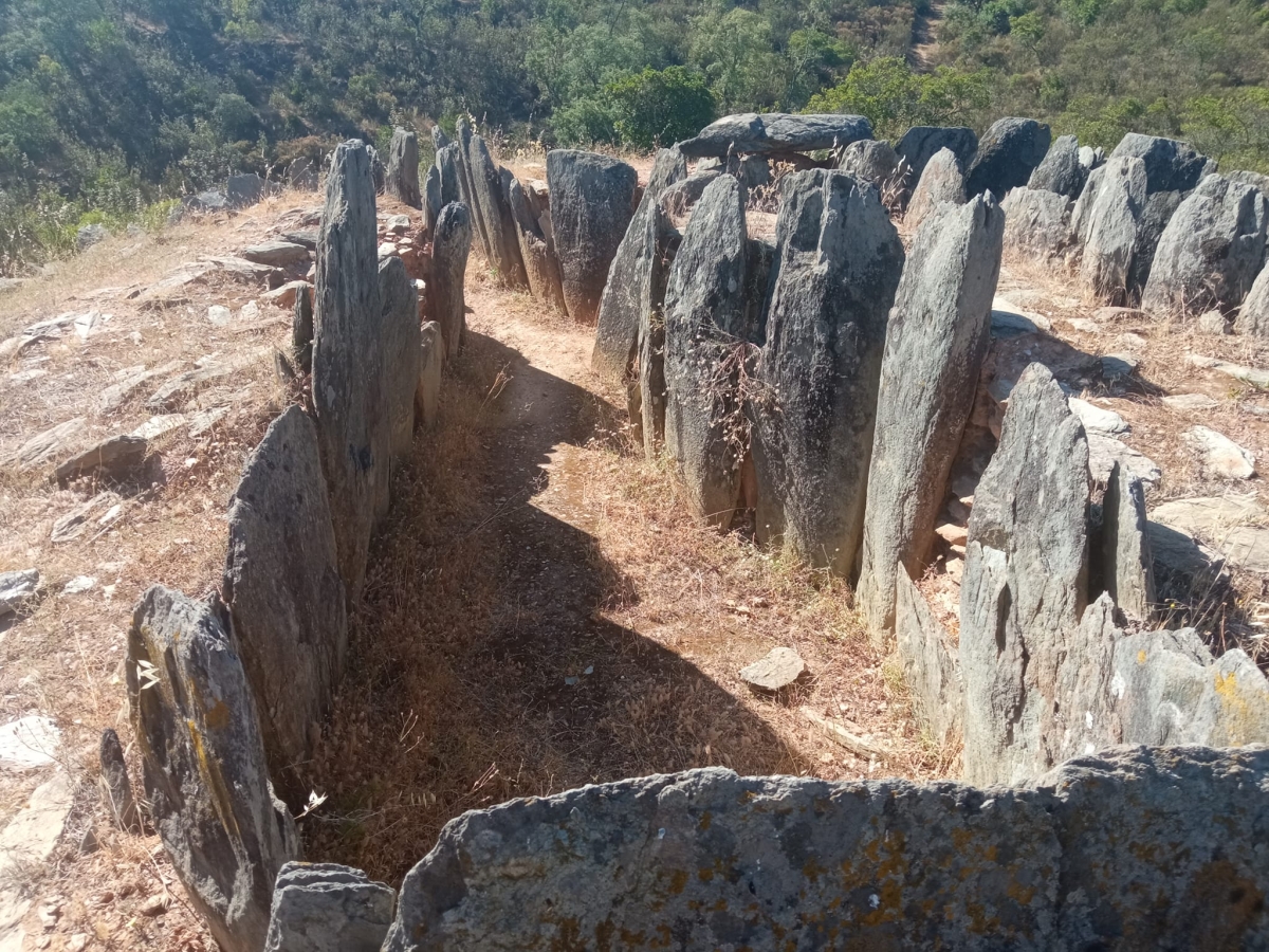 Dolmen ( Taş ) mezar yeri; Pozuelo Arkeoloji alanı