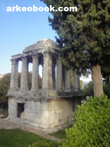Gümüşkesen mezar anıtı , Milas