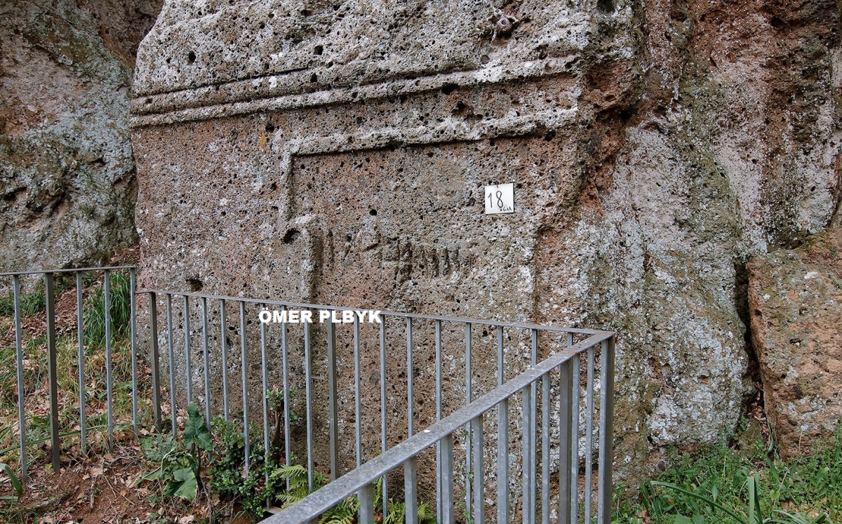Castel d'Asso nekropolü ( Etrüsk kaya mezarları )