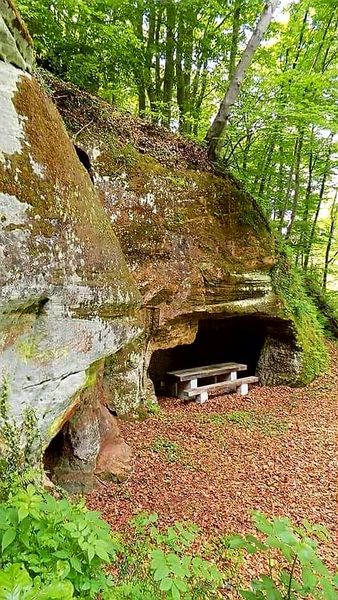 Castelberg mağaraları