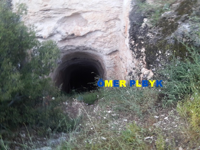 Açılmış Kaya mezarı & Merdivenli tünel //  Uşak gezimizden