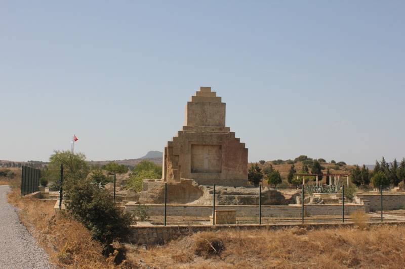 Pers Kaya Mezarı ; Foça , İzmir