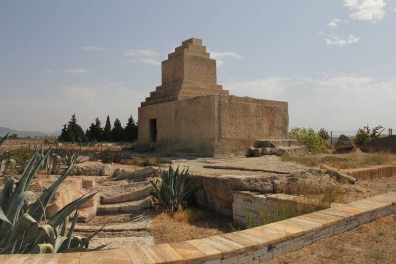 Pers Kaya Mezarı ; Foça , İzmir