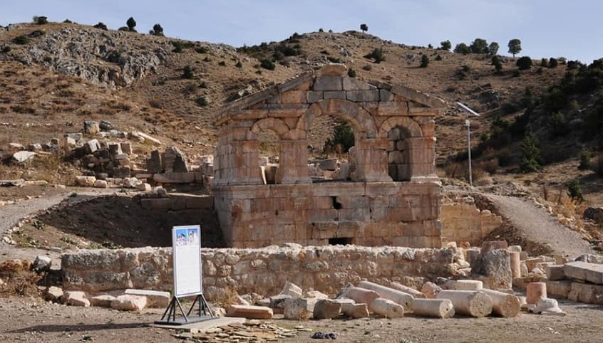Şar Komana Antik Kenti ve Kırık kilise ; Adana