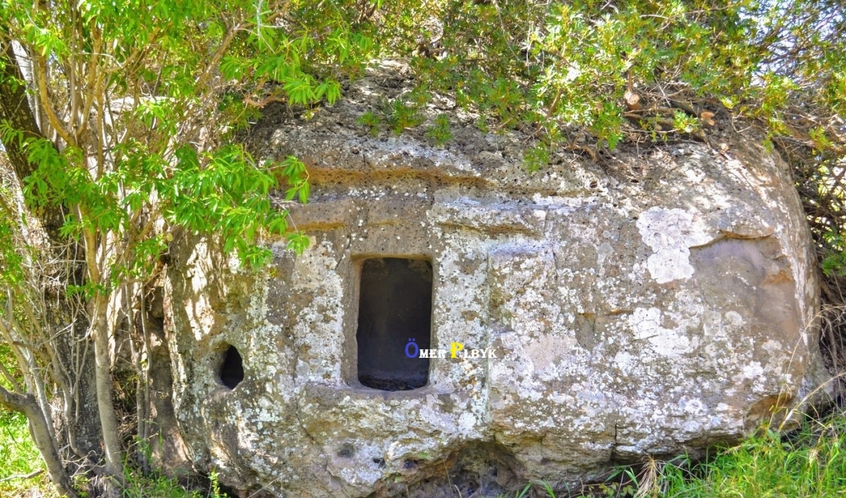 Dorgali ( Durgali ) kaya mezarı / Sardunya, İtalya