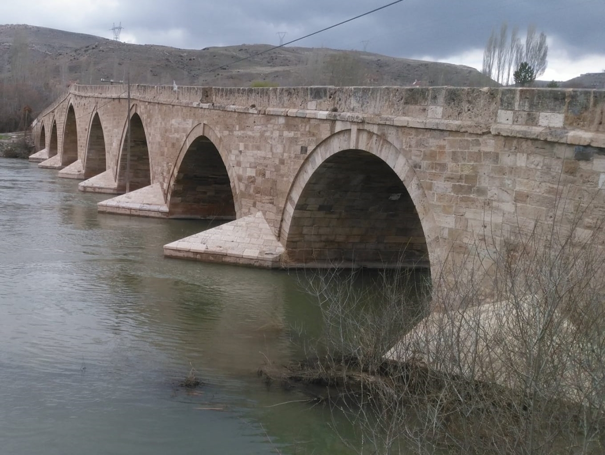 Şahruh Köprüsü ; Kayseri 