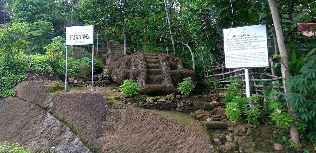 Sıtus Batu Tanğga Merdivenler , Endonezya