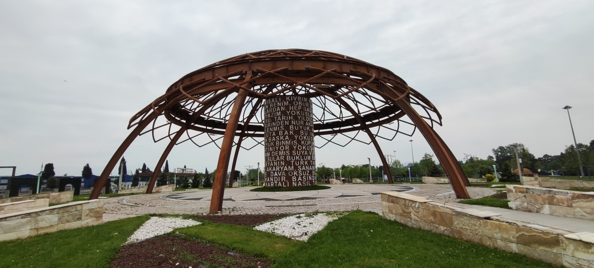 Sakarya Şiir Anıtı Necip Fazıl Kısakürek ; Sakarya Park , Sakarya