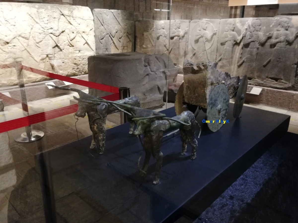 Araba Modeli ( Erken Tunç Çağı ) ; Ankara Medeniyetler Müzesi