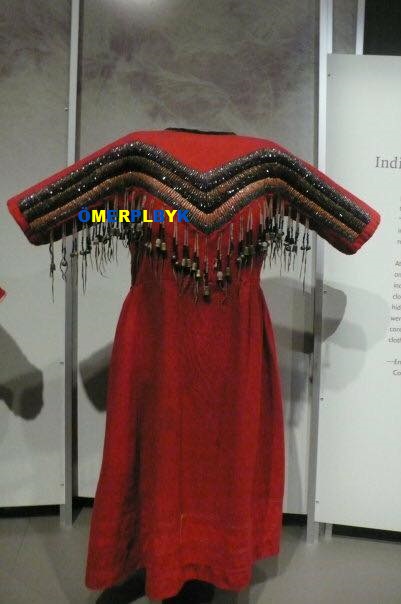 Kızılderili elbiselerinden örnekler ; Metropolitan Sanat Müzesi