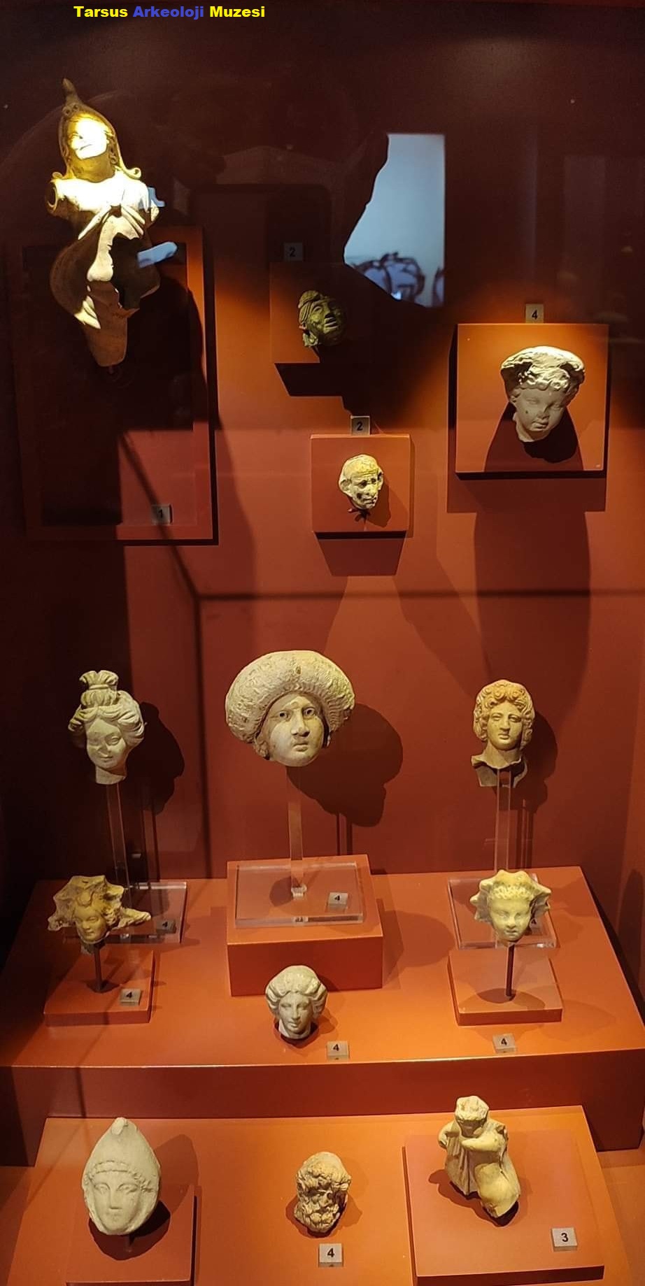 Tarsus Arkeoloji Muzesi'nde görülebilen heykeller