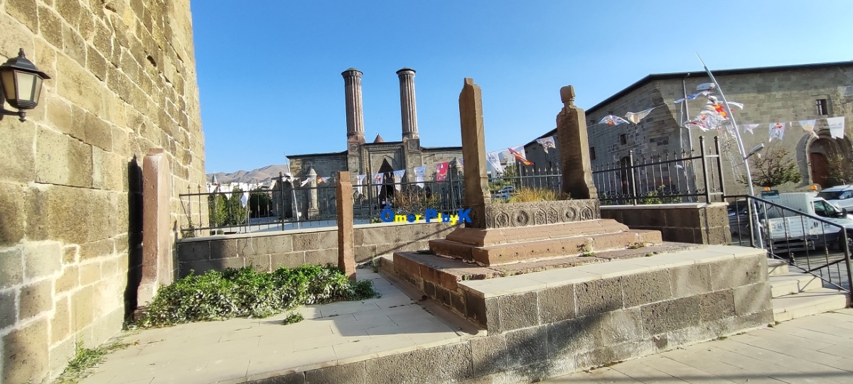 Ebu İshak Kazeruni Türbesi ; Erzurum