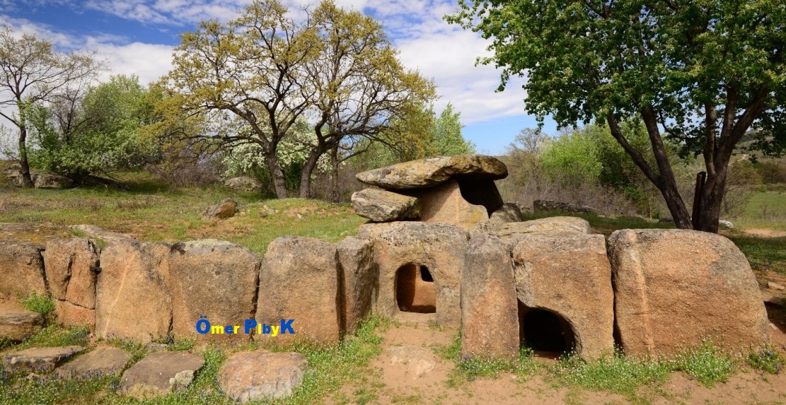 Nachevi Chair (Büyük Tepe ) Dolmen mezarı ; Hlyabovo Köyü , Haskovo , Bulgaristan