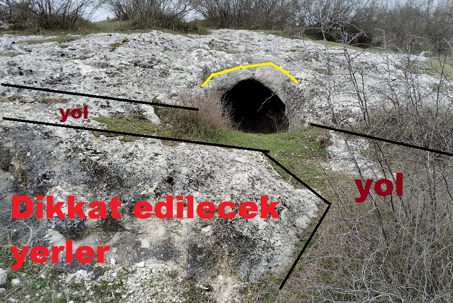 Açılmış kaya mezarı olabilecek kaya oyması