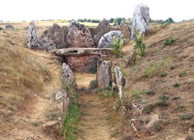 Taş mezarı örneği ( Dolmen ) İspanya