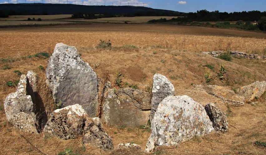 Taş mezarı örneği ( Dolmen ) İspanya