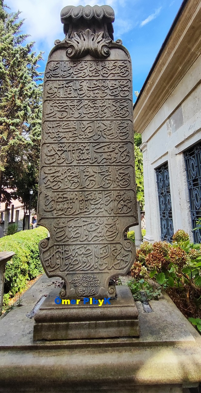 Hazinedar Ustası Sevknihal Kadın Osmanlı mezarı