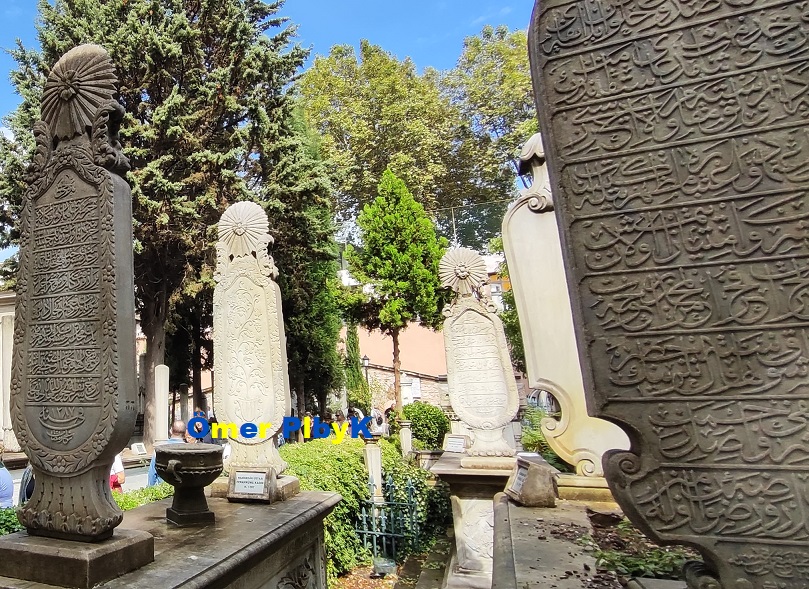 Hazinedar Ustası Ferahnuma Kadın Osmanlı mezarı