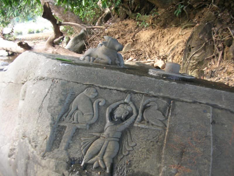  Shiva (Hint Mitolojisinde tanrı) Shivalingas (Lingam) sembolü