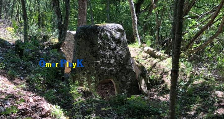 Açılmış dolmen mezarı
