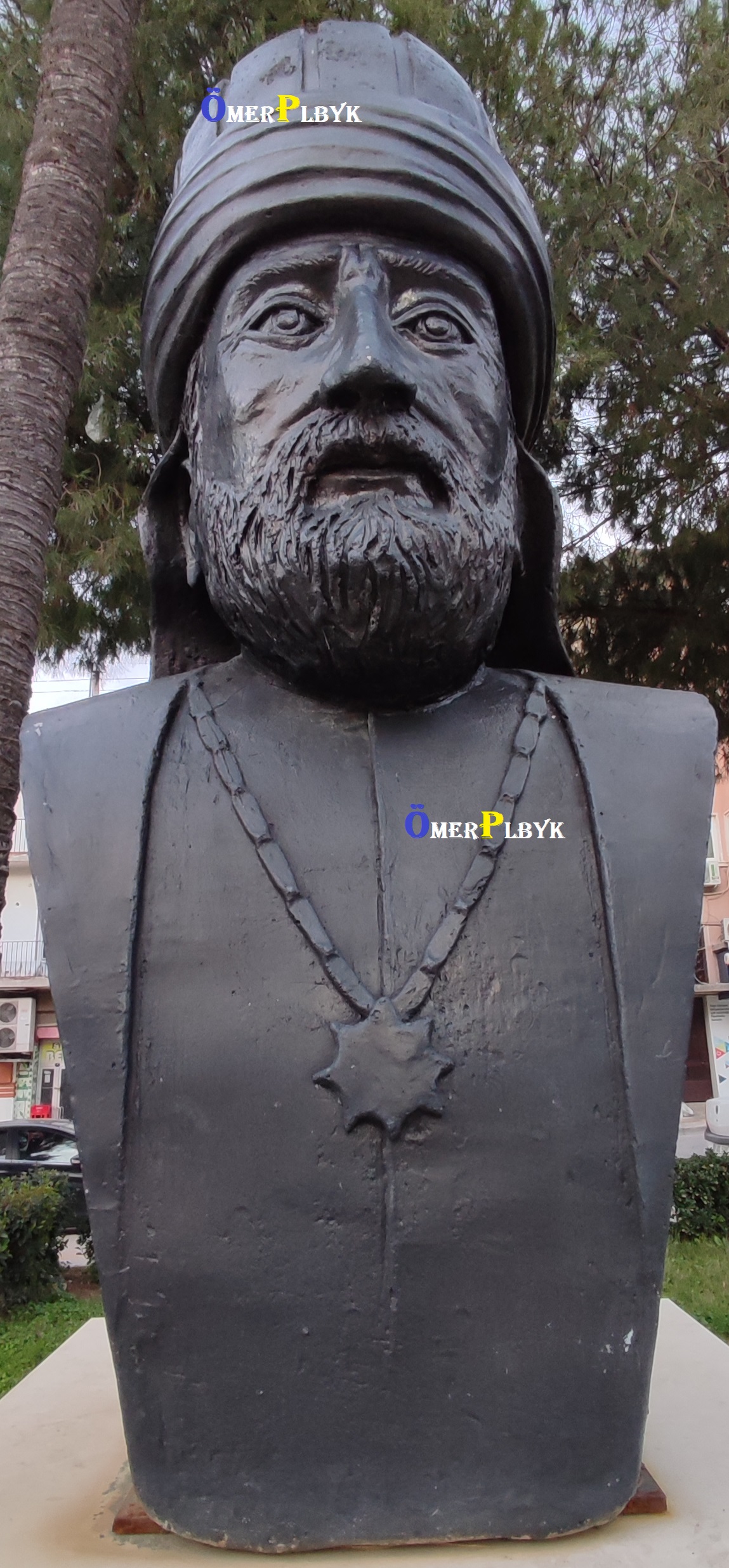 Balım Sultanoğlu Lütfullah Çelebi heykeli ; Tire , İzmir