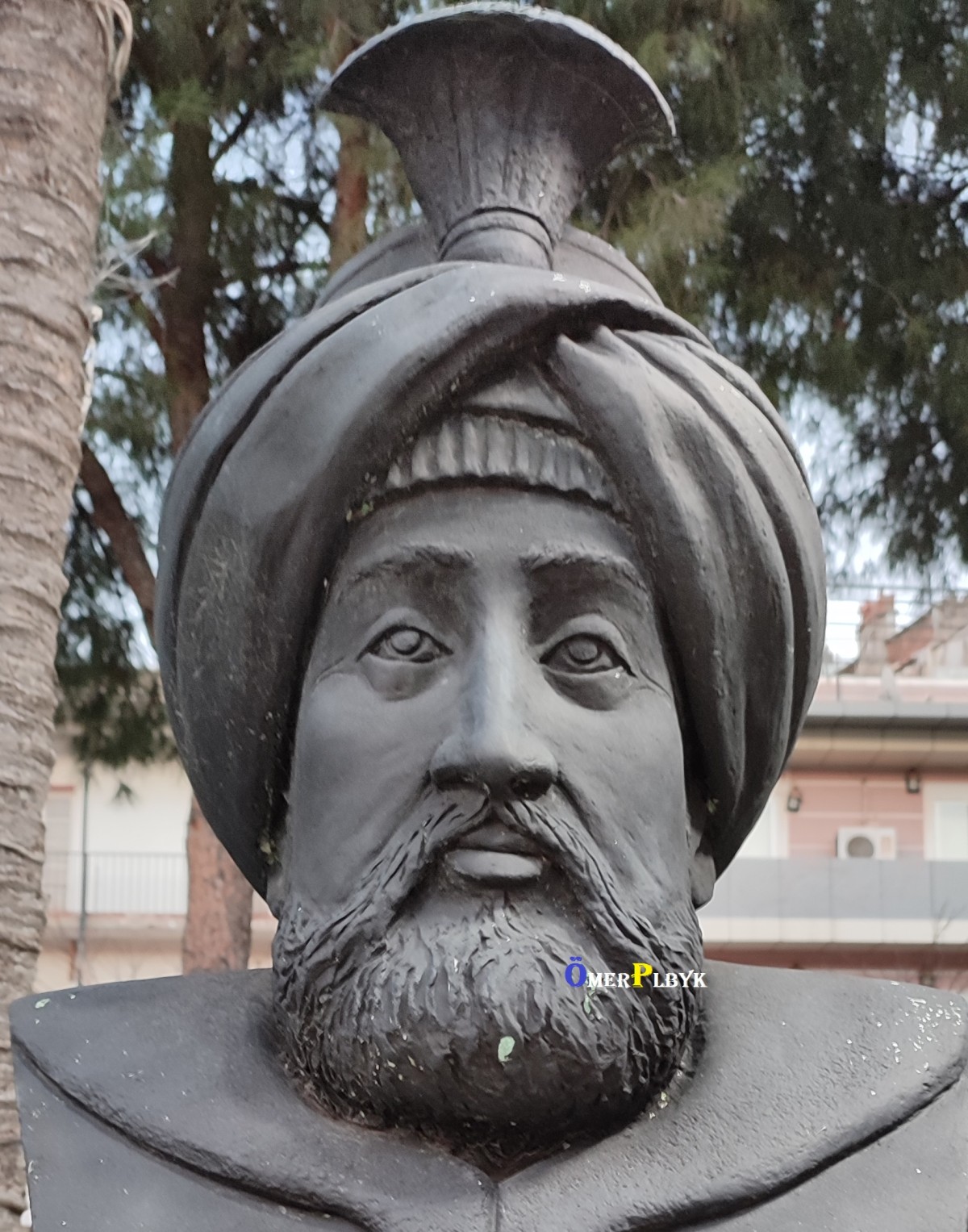 Necip Paşa heykeli ; Tire , İzmir 