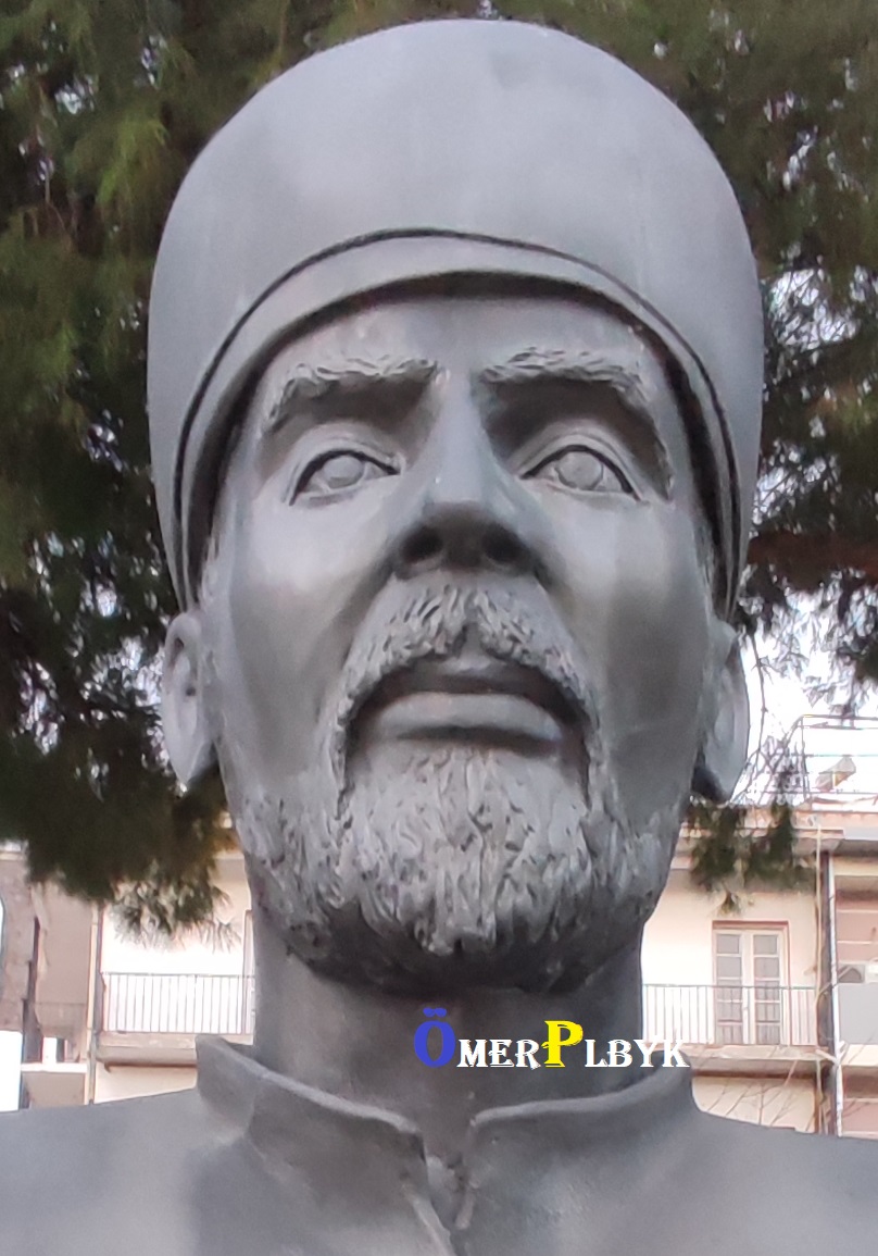 Sunullah Efendi heykeli ; Tire , İzmir 