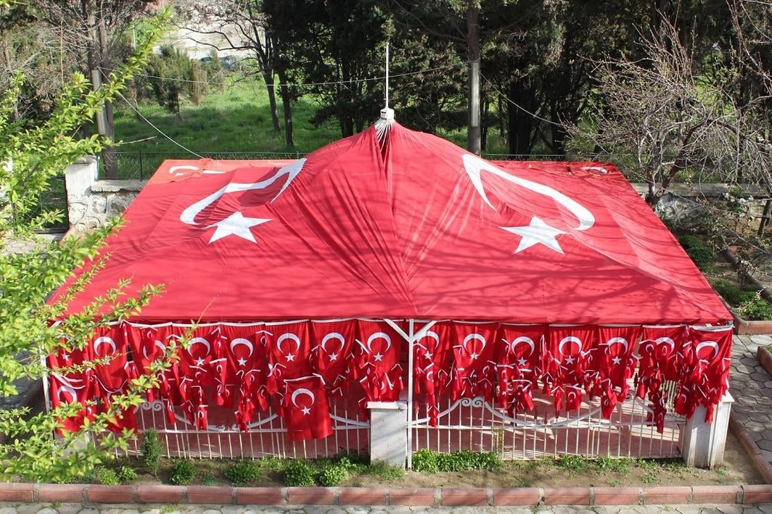 Bayraklı Baba ( Father Wıth Flag ) Karacabey Türbesi ; Çanakkale