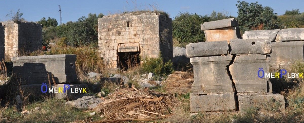 Elaiussa Sebaste antik kenti Lahitlerinden örnekler