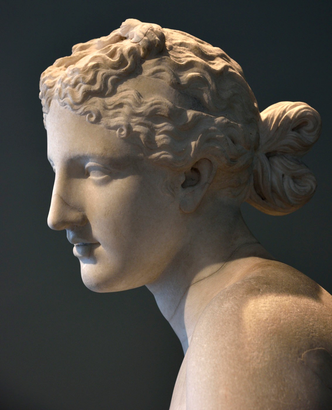 Afrodit mermer heykeli , 1. yy. Roma Ulusal Müzesi ; İtalya