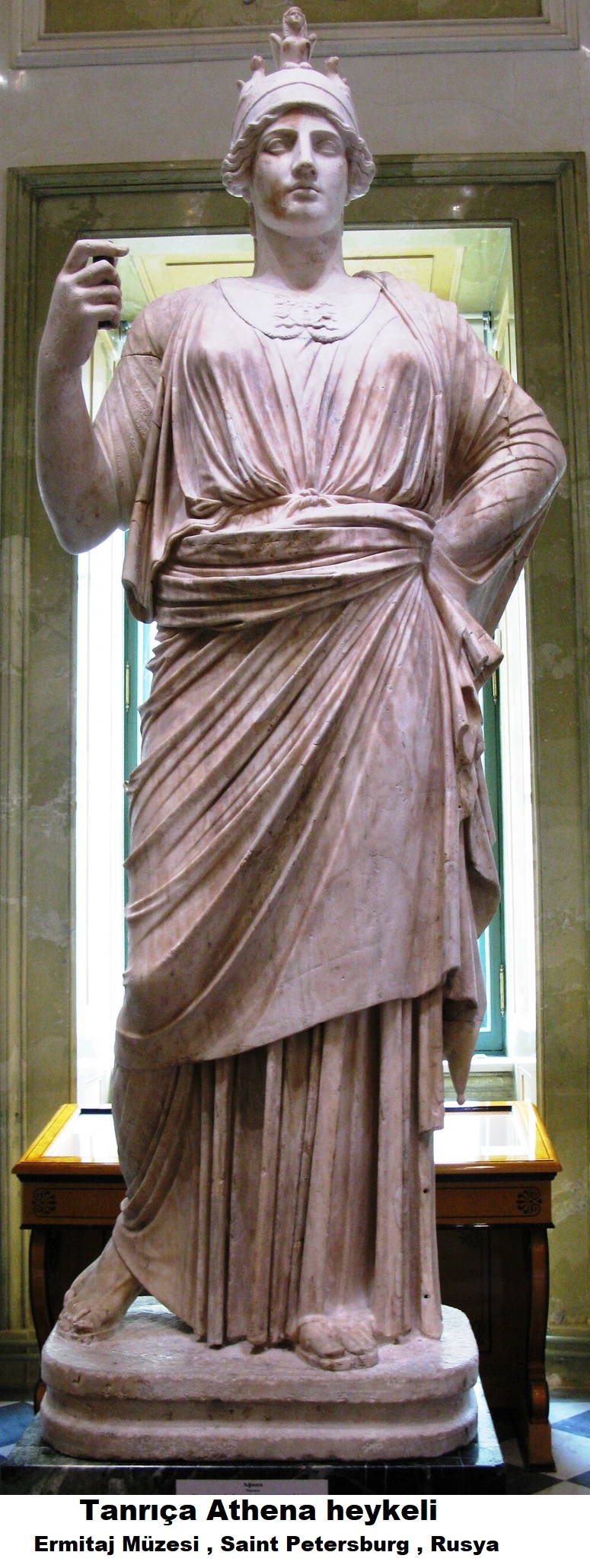 Tanrıça Athena heykeli ; Ermitaj Müzesi , Saint Petersburg , Rusya 