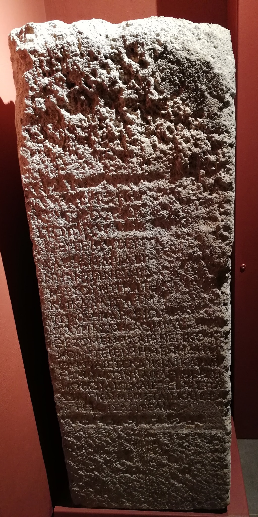 İmparator Aleksander Severus'un övünç yazıtı ; Tarsus Arkeoloji Müzesi