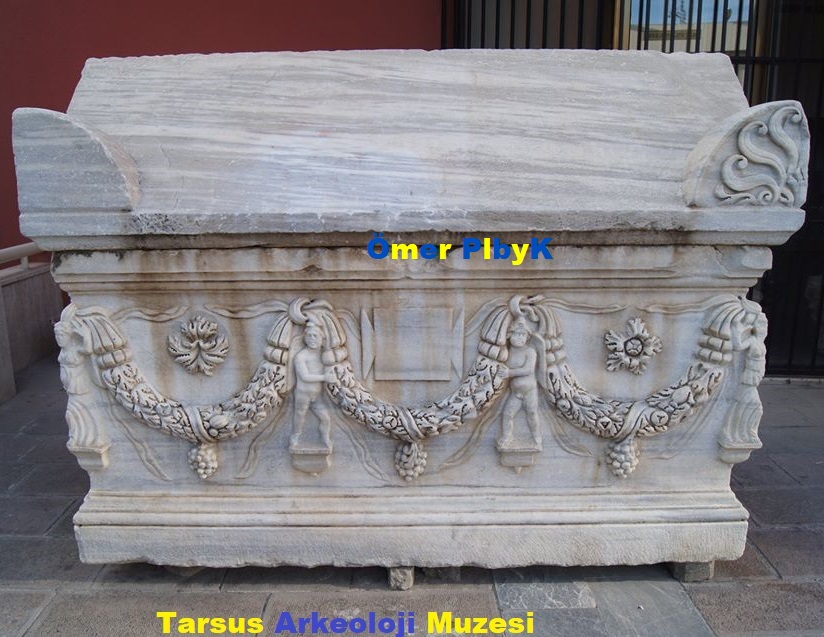 Tarsus Arkeoloji Muzesi'nde görülebilen Lahitler