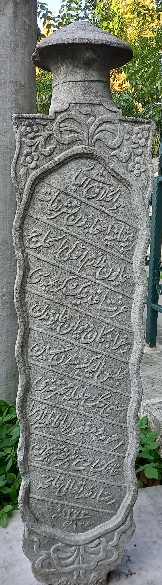 Fatıma ez Zehra Hanım'ın Osmanlı mezar taşı