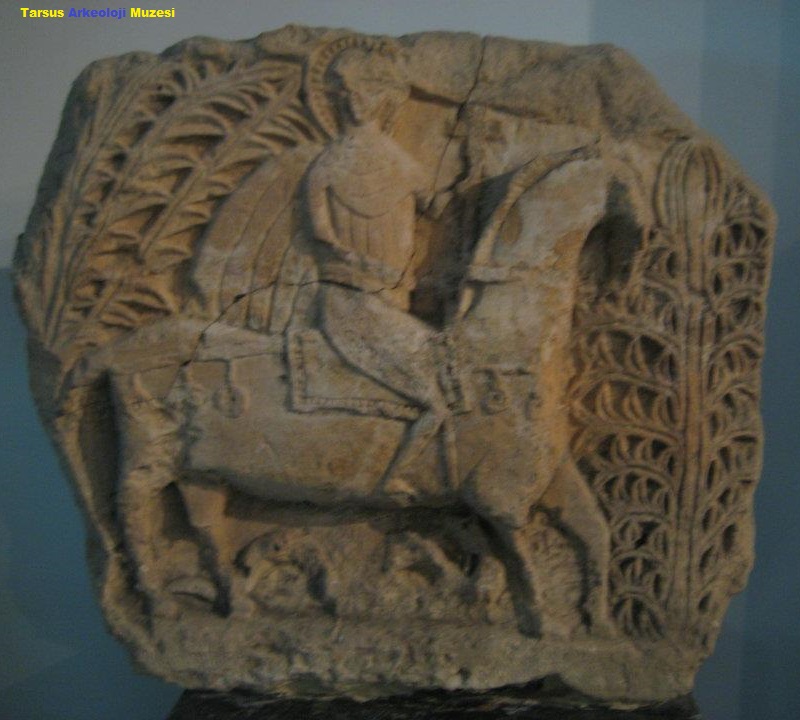 Tarsus Arkeoloji Müzesi'nde Roma dönemi mezar stelleri 