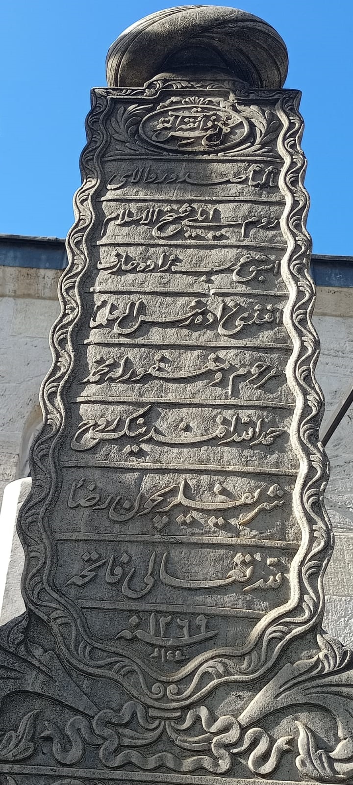Mehmed Hamdullah Efendi mezar taşı ; Sinan paşa medresesi