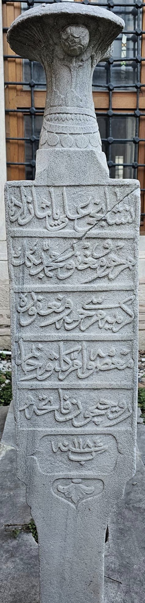 Ümmü Gülsüm hanımın Osmanlıca mezar taşı