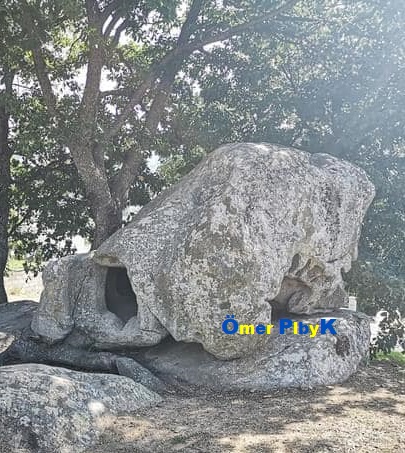 Açılmış kaya mezarı ve sembolü 