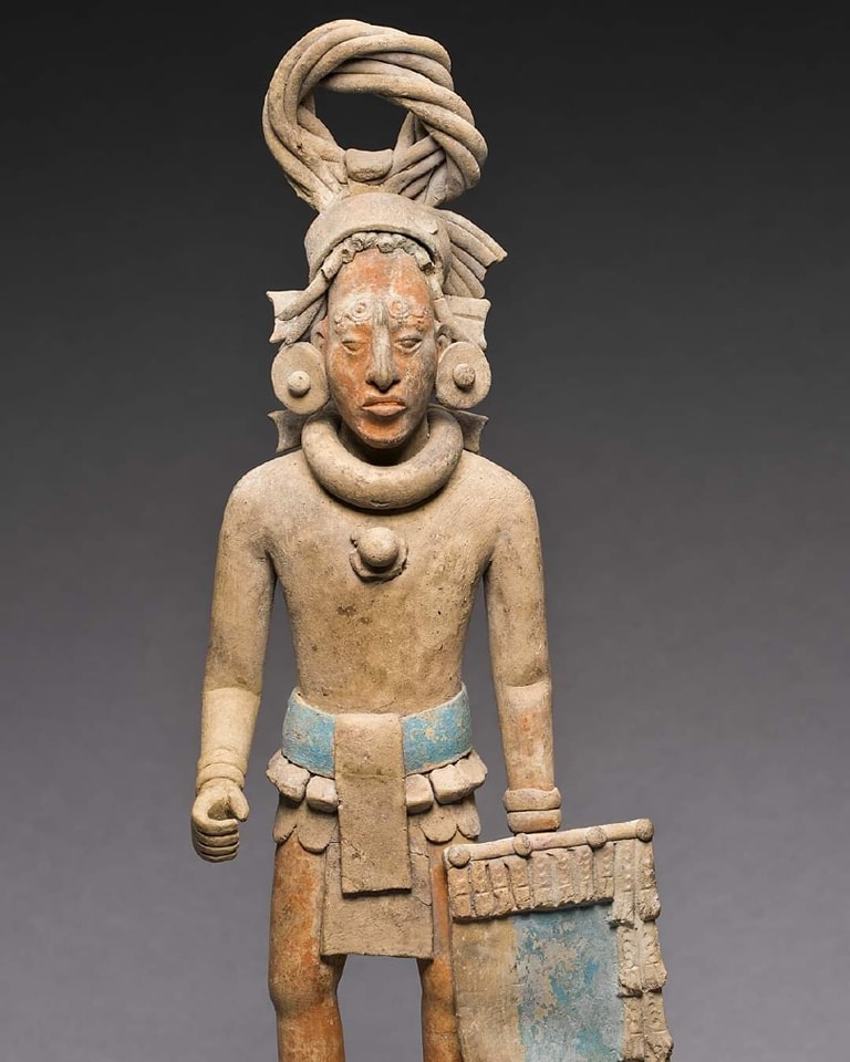 Maya savaşçısı seramik heykeli